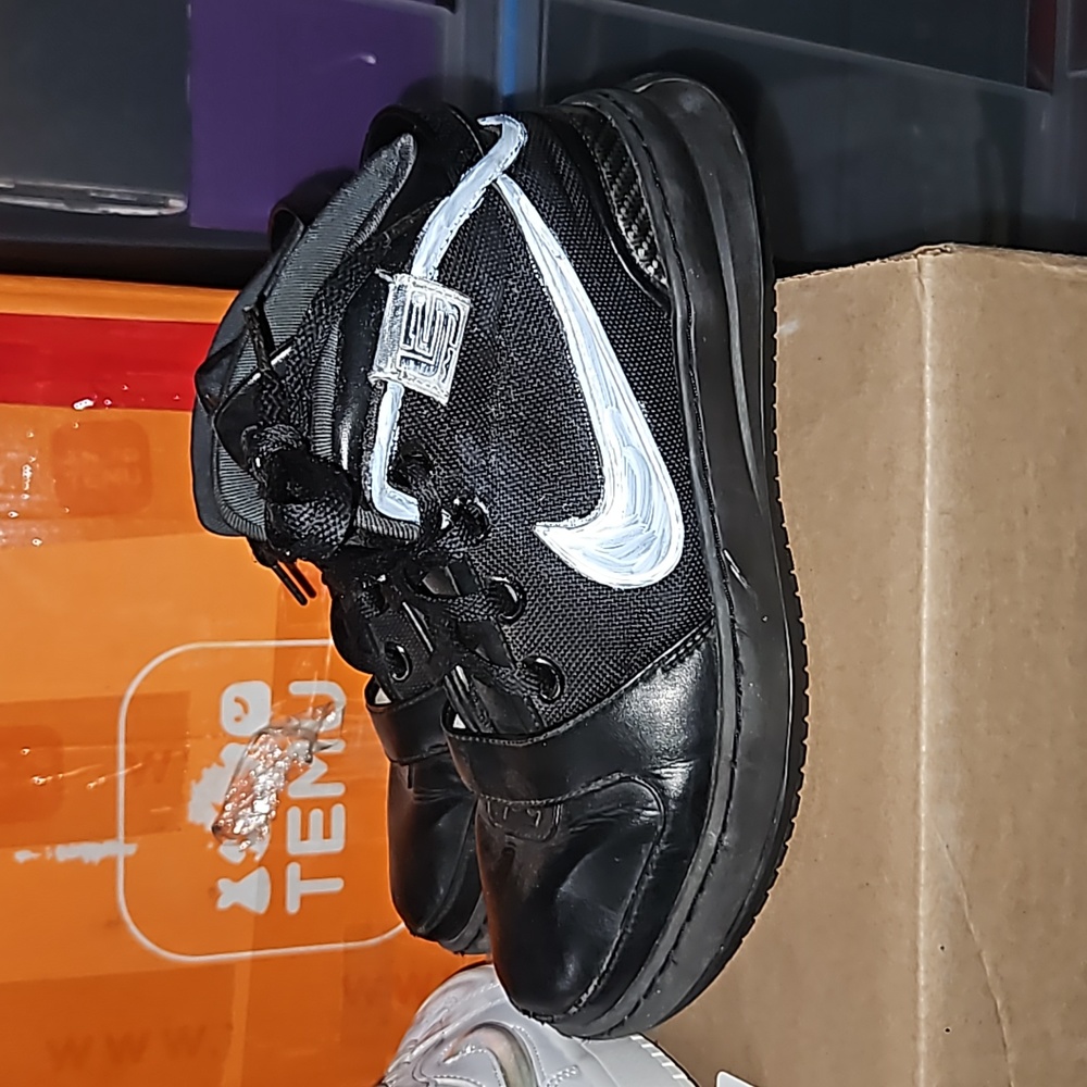 Lebron Soldier (2008) rare size 6Y (7.5W) GS Pre-owned